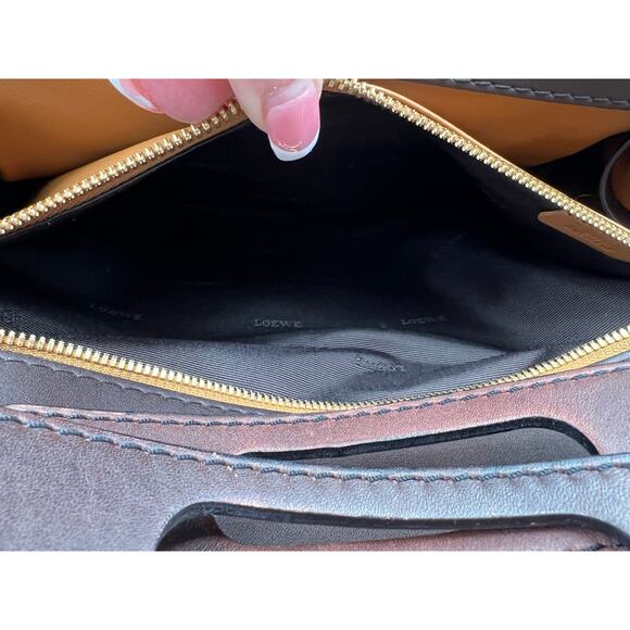 LOEWE Turnlock, Stunning Handbag - Picture 15 of 16